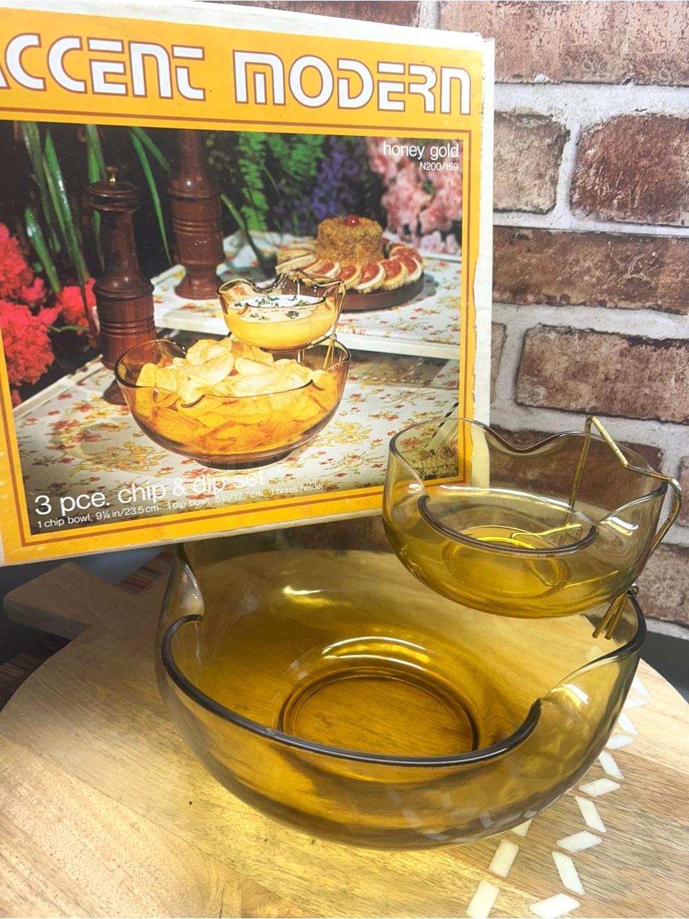 Vintage 1970's Anchor Hocking Accent
Modern 3 Pce. Honey gold Chip & Dip Set Box